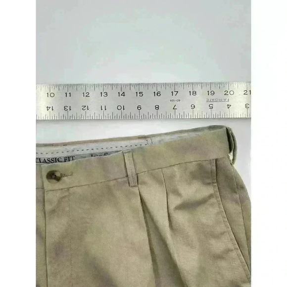 Haggar Men's Classic Fit Iron-Free Premium Khakis 40 x 30 Beige Light‎ Brown - Picture 6 of 9